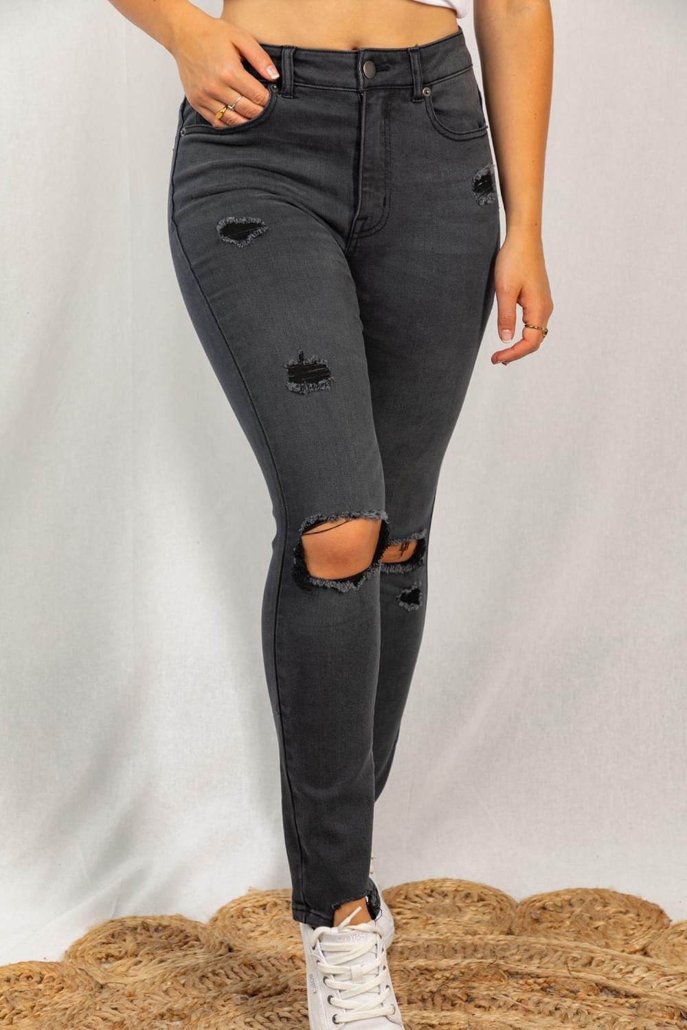 Nova Distressed Jeans